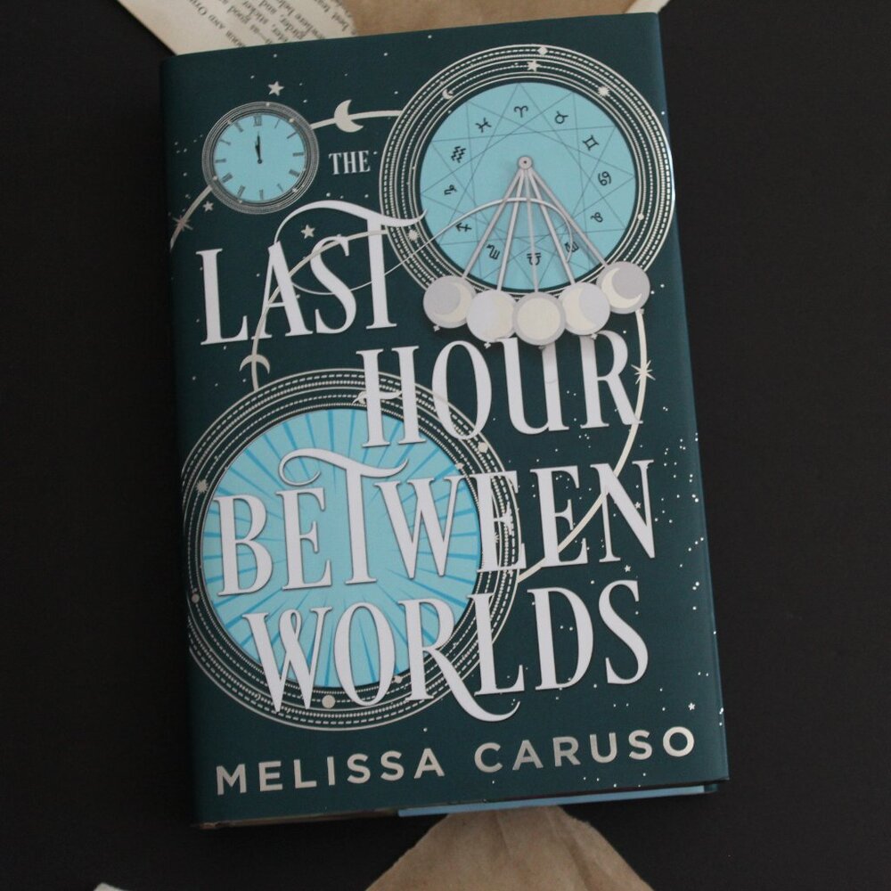 The Last Hour Between Worlds (Illumicrate Special Edition)